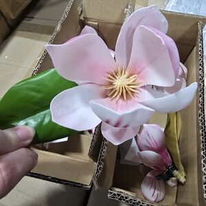 Barbra King set of 6 Magnolia wreath clips